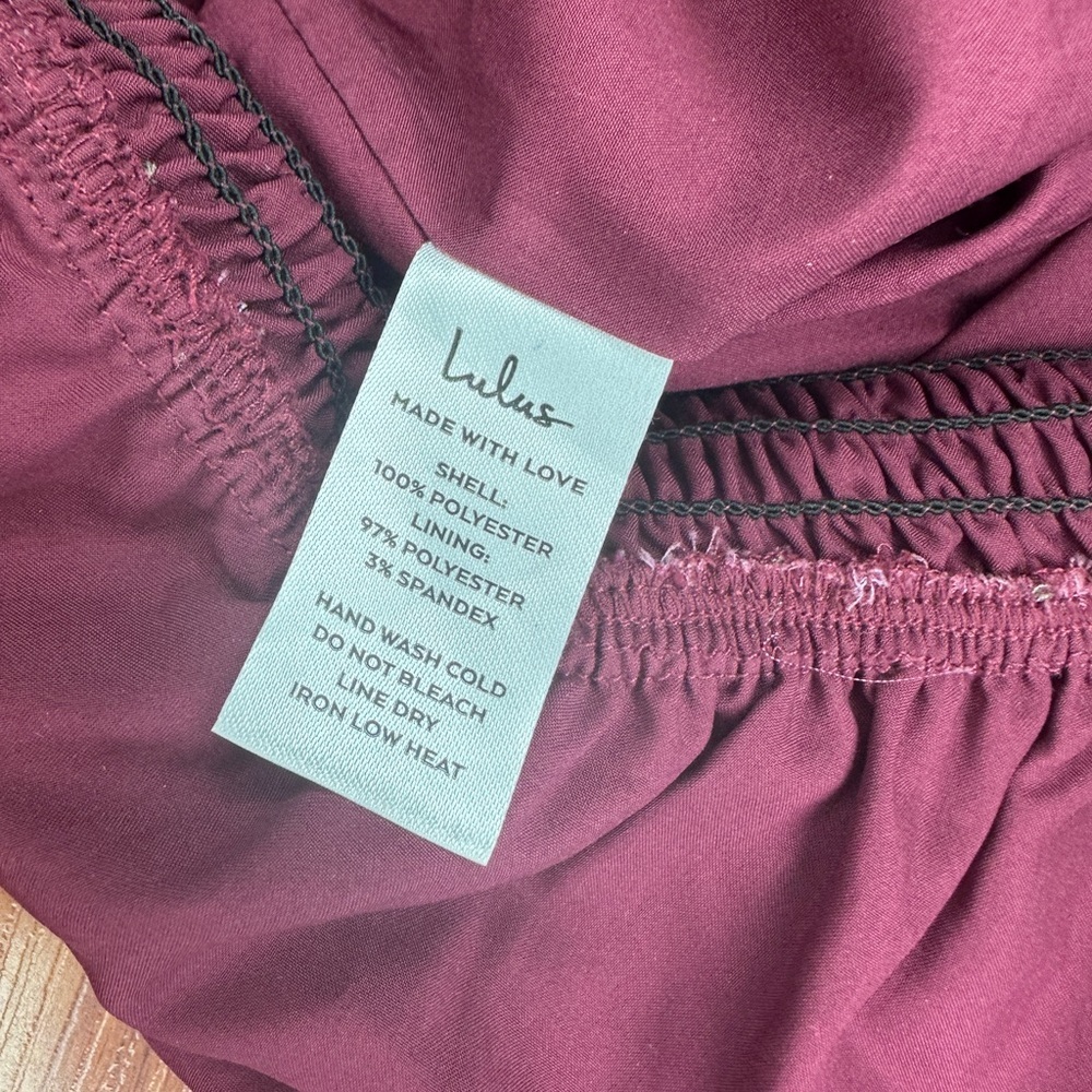 Lulu's Burgundy Floral Ruffle Romper size L - Picture 7 of 8